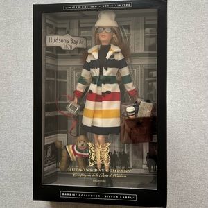 BARBIE -LIMITED EDITION-HUDSON BAY COLLECTIBLE DOLL- SILVER LABEL- Brand.New